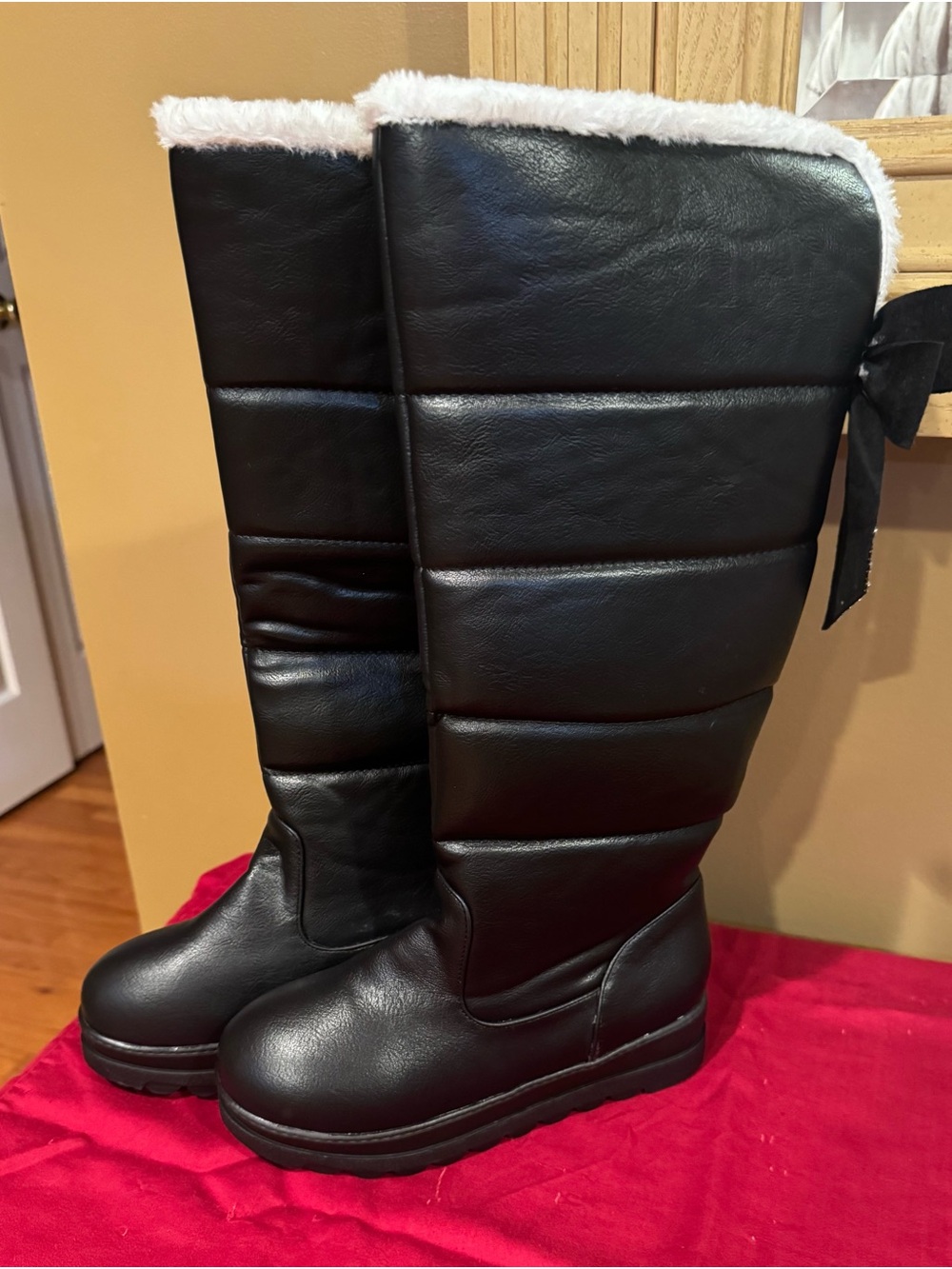 Women's Black Faux-Fur Lined Winter Boots - Picture 2 of 7